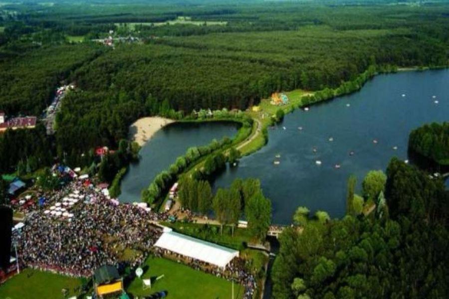 Отель Wawrzkowizna Rzasawa Экстерьер фото